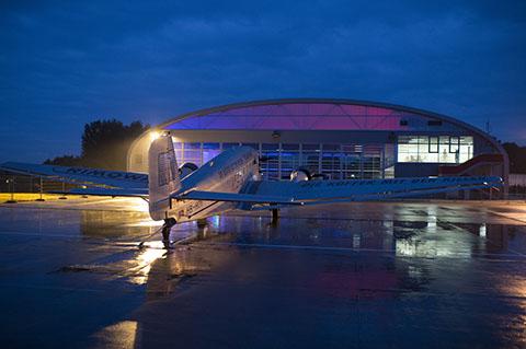 079. Vorfeld Hugo Junkers Hangar mit Ju 52, 2015