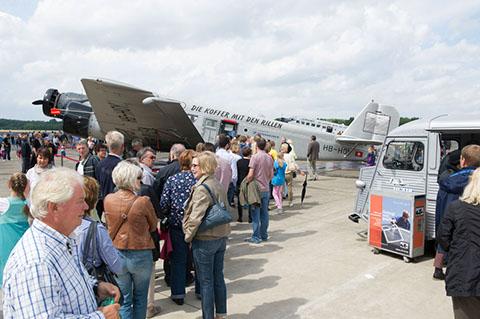 052. Ju 52 CASA 352 (HB-HOY) vor dem Hugo Junkers Hangar, 2015